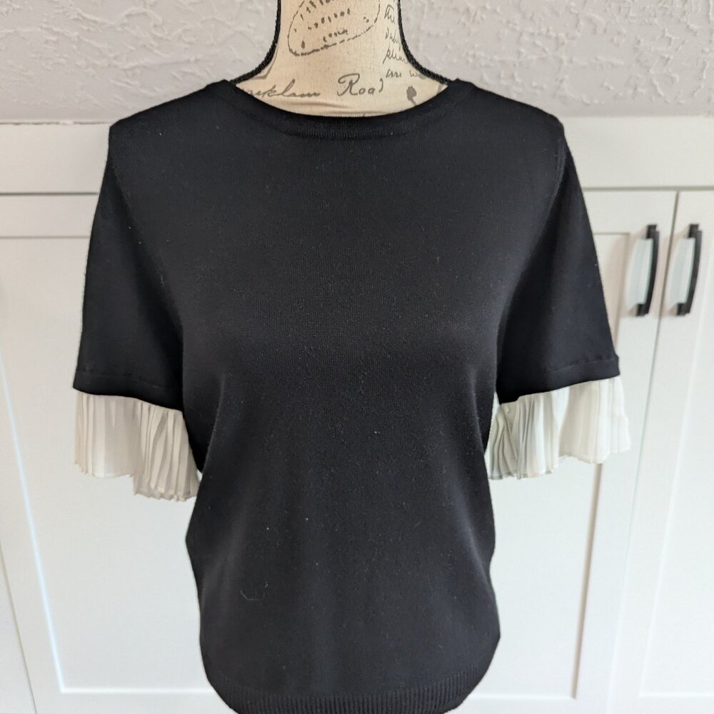 Black sweater with Delicate Sleeves